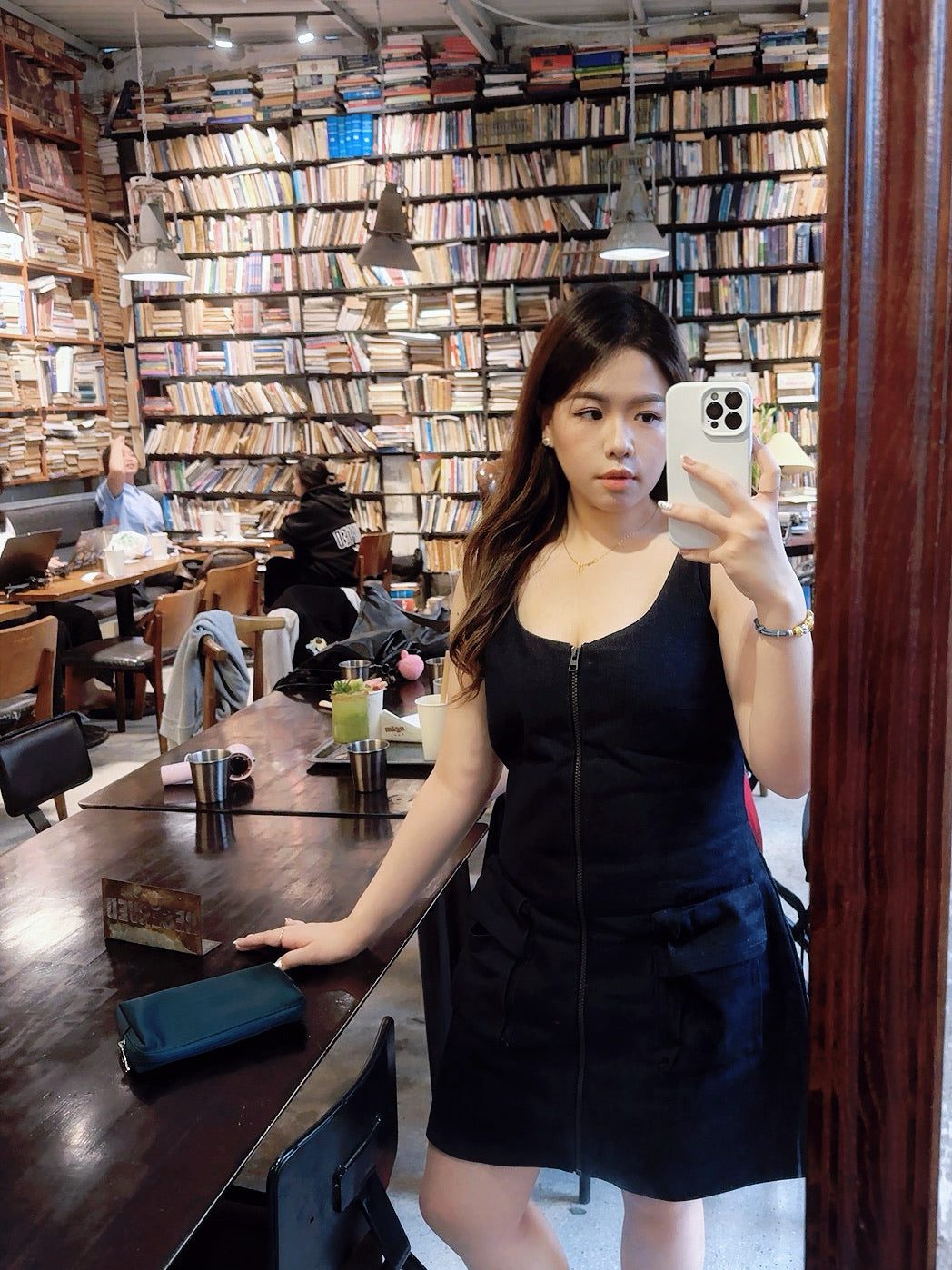 【𝒪𝓊𝓇 𝒮𝓊𝓂𝓂ℯ𝓇 ☀︎ 必備的牛仔拉鍊背心裙】